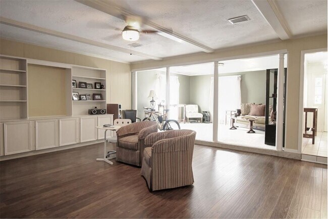 Foto del edificio - 5938 Foresthaven Dr