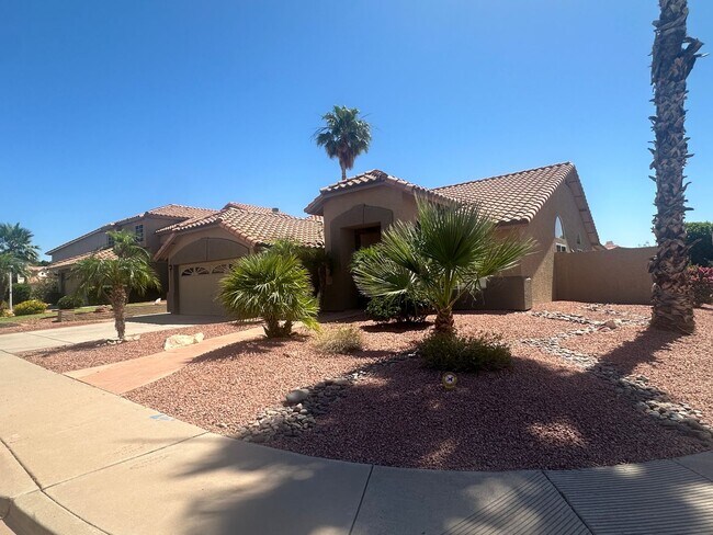 Building Photo - AHWATUKEE/FOOTHILLS SINGLE LEVEL 4 BEDROOM...