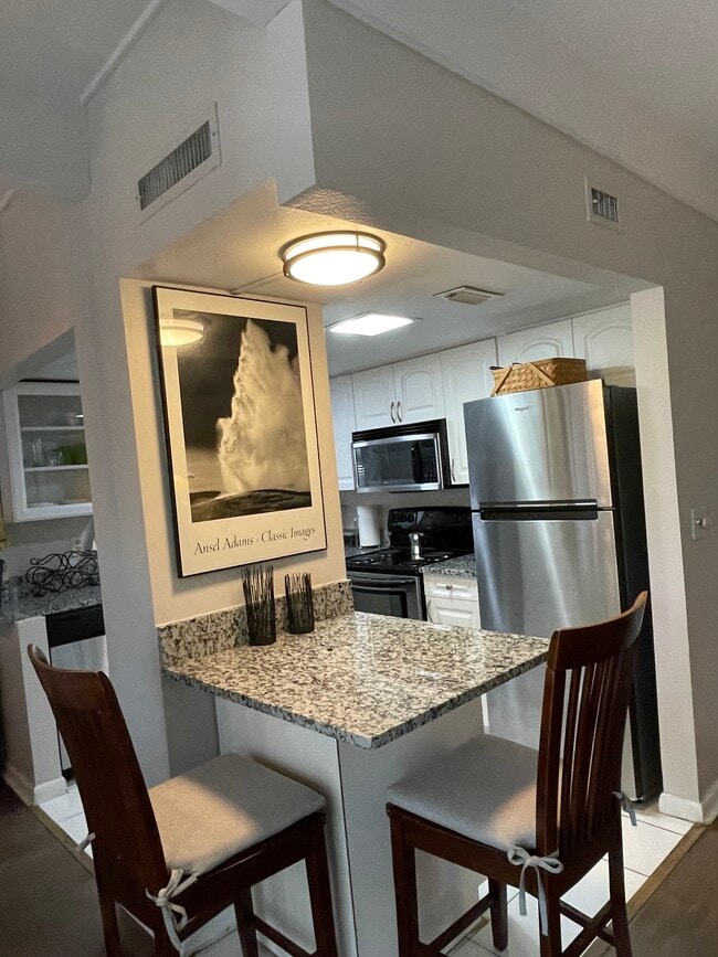 Kitchen - 116 Fairway Dr