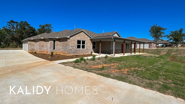 Building Photo - 1823 Salma Rd