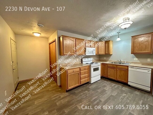 Building Photo - RARE 2 Bedroom 2 Bathroom Tea Apartment!