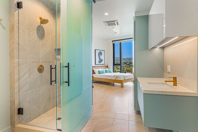 Building Photo - 6401 Wilshire Blvd