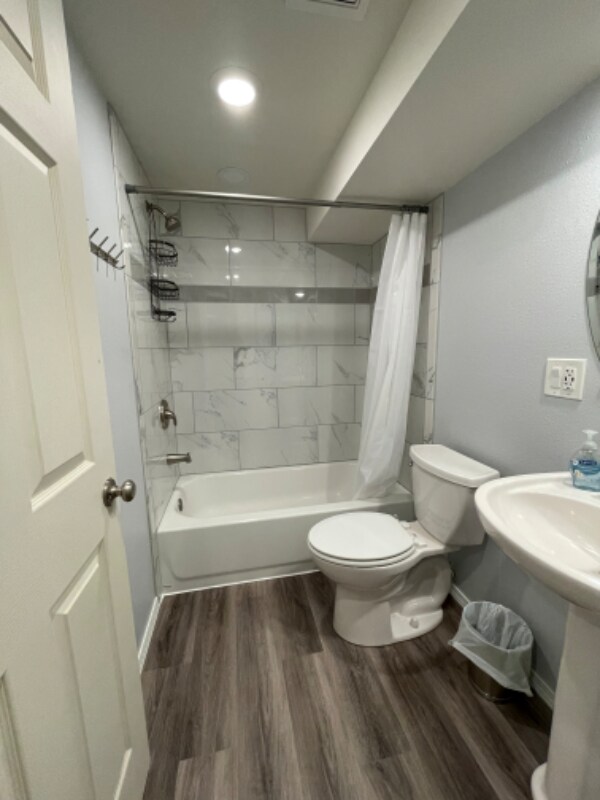 Foto del edificio - 250 Medford Dr