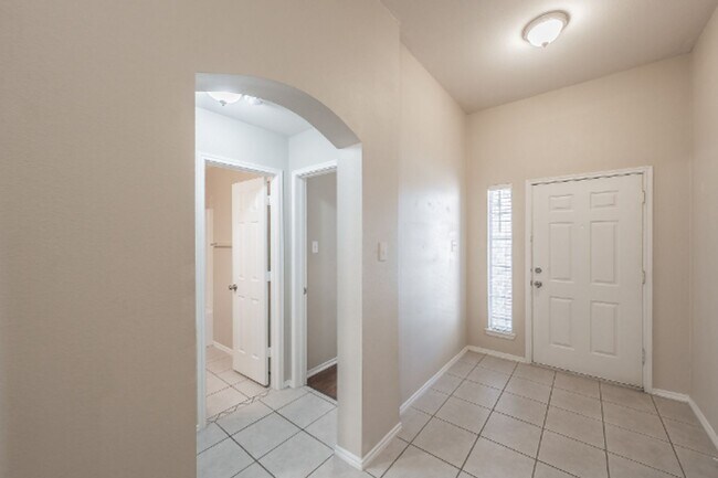 Building Photo - 10124 Sourwood Dr