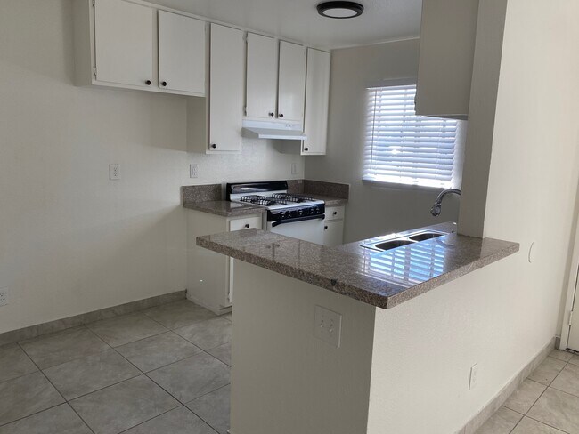 Foto del edificio - 10865 White St