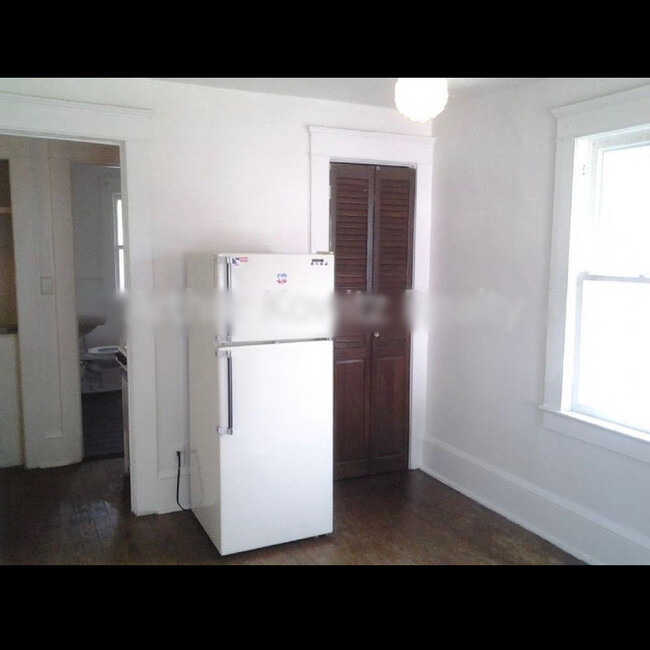 Building Photo - 303 Taylor Ave
