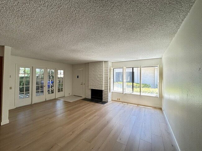 Building Photo - 3945 Camino Lindo