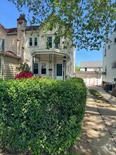 Building Photo - 925 Anderson Ave