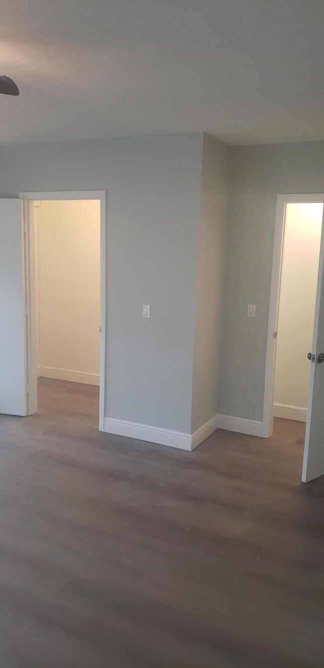 Building Photo - 4442 Golfers Dr W