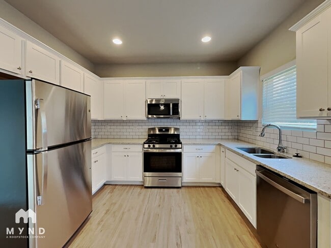 Building Photo - 418 S Fortune Way