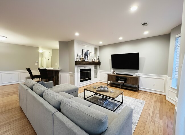 Building Photo - 305 Dresher Woods Dr