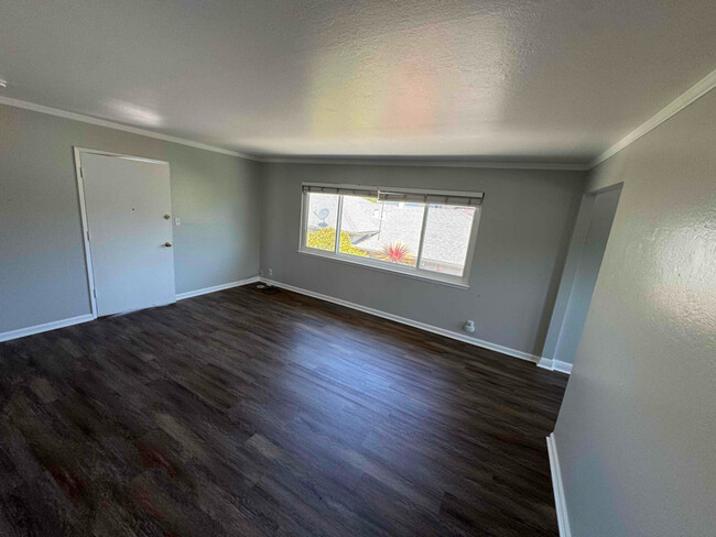 Building Photo - 922 Academy Ave