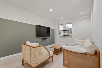 Building Photo - 382 Powell St