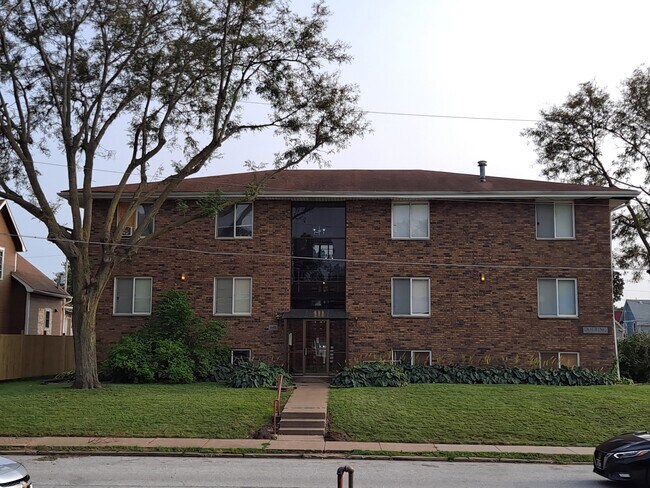 Building Photo - 1445 W 16th St