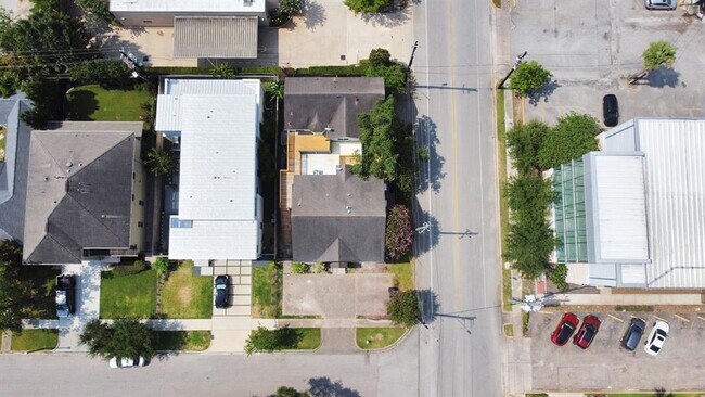 Building Photo - 2347 Sheridan St