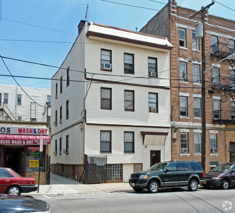 Primary Photo - 1110 New York Ave