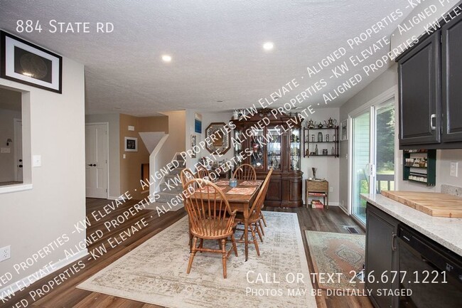 Building Photo - Spacious Multi Floor 3 Bed, 3 Bath Home!
