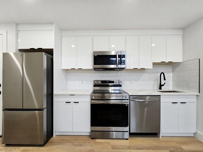 Building Photo - 2.0 bedroom in Calgary Alberta T3E 4A6