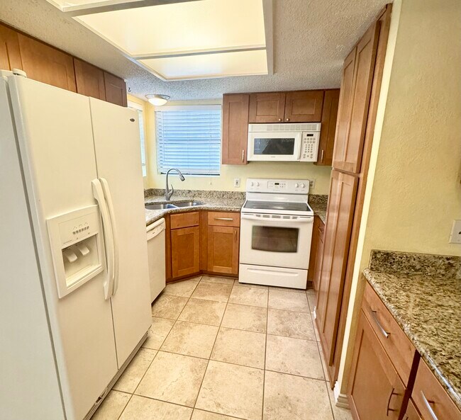 Foto del edificio - 512 Eberhart Ln