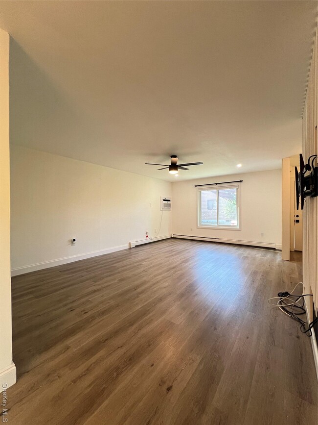 Building Photo - 6 Hilltop Cir