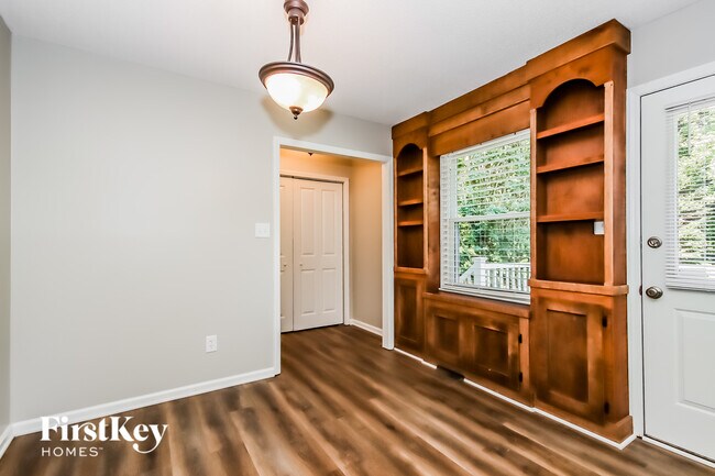 Foto del edificio - 6917 Forest Manor Dr