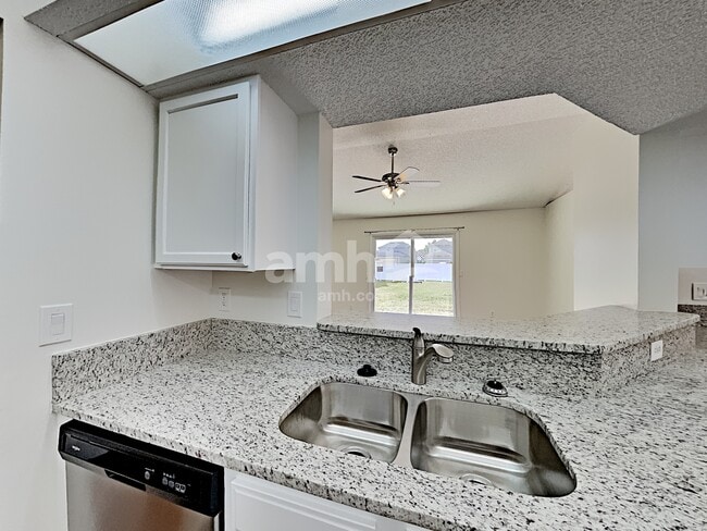 Building Photo - 3155 Olde Sutton Parke Dr
