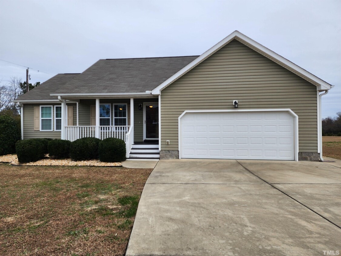 21 Hunters Point Ct, Angier, NC 27501 House Rental in Angier, NC