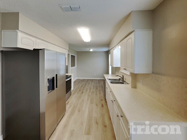 Building Photo - 2388 Kirkwall St