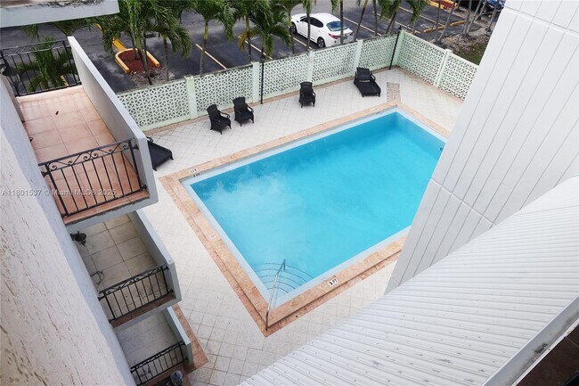 Foto del edificio - 495 NW 72nd Ave