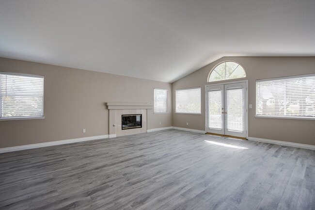 Building Photo - Stunning 4 Bed/4.5 Bath South Shores home ...