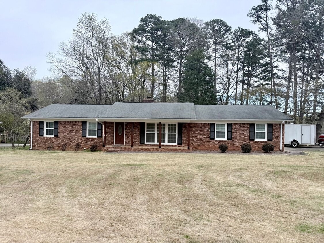 Charming & Convenient Athens Home – Prime Location with Modern Comforts - Charming & Convenient Athens Home – Prime Location with Modern Comforts