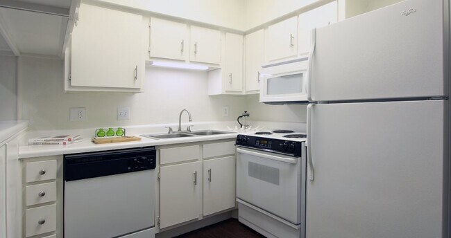 Building Photo - 2125 Augusta Dr