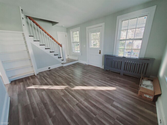 Building Photo - 3 br, 1 bath House - 2 Turnabout Ln