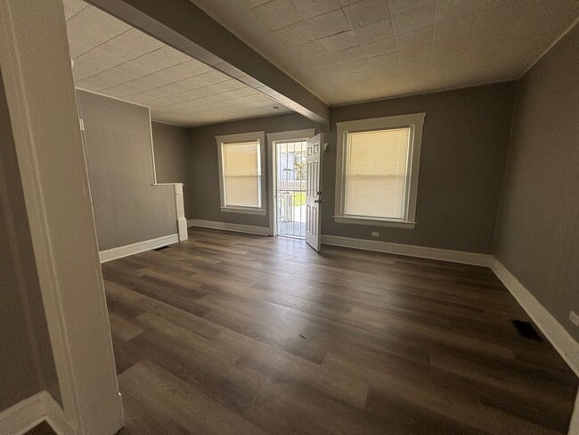 Building Photo - Single Family 3 Bed Home
