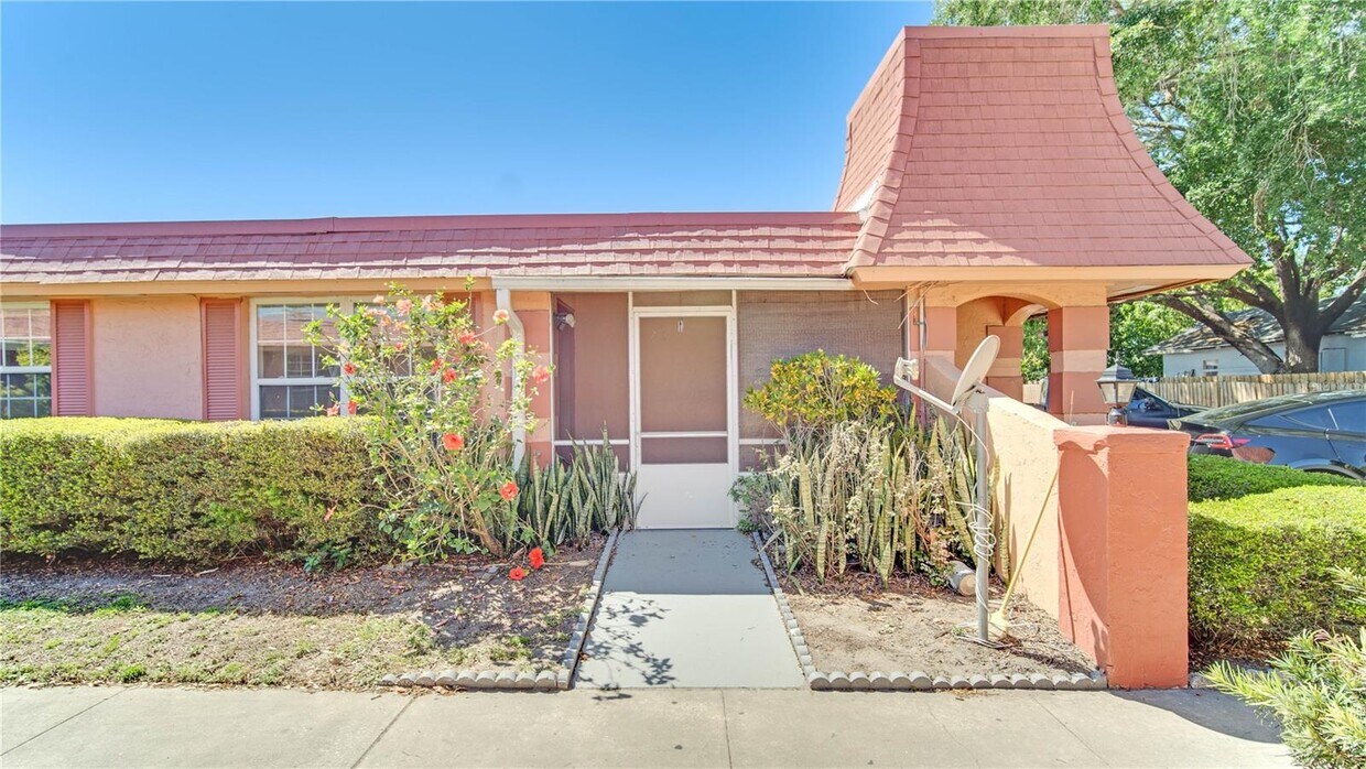 Foto principal - 2727 W Oak Ridge Rd