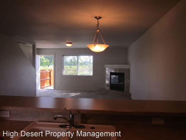 Building Photo - 592-1191 S Cliffside Ln