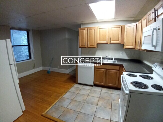 Building Photo - 437 Cambridge St