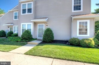 Building Photo - 1301 Hawthorne Ct
