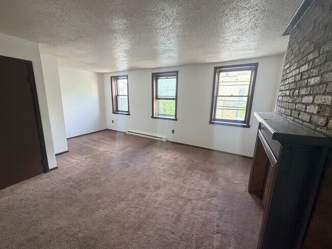 Foto del edificio - 1BR AVAILABLE NOW! - Monroe St Troy