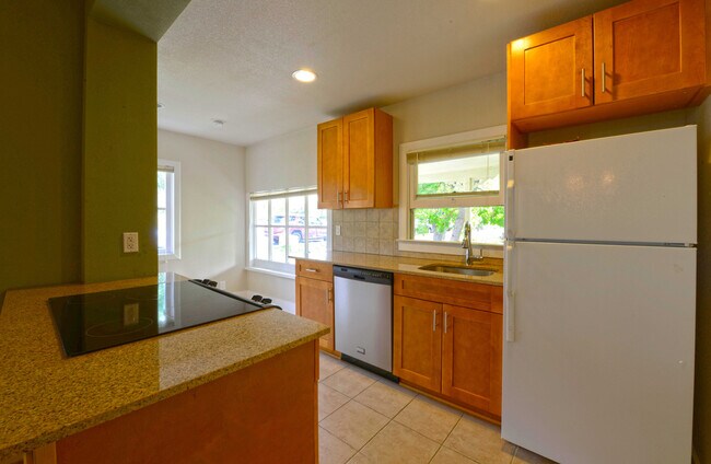 Foto del edificio - 1418 Mapleton Ave