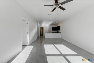 Building Photo - 526 Lost Trl