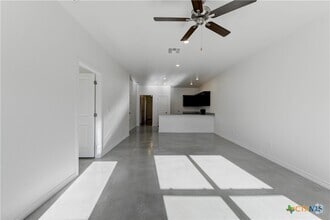 Building Photo - 526 Lost Trl