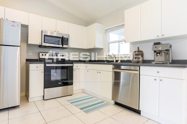 Building Photo - 3251 S Haberland Blvd