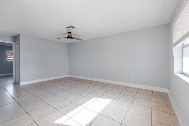 Building Photo - 801 NE 3rd St