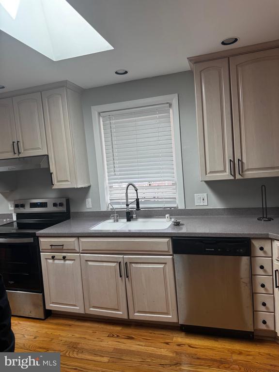 Foto del edificio - 2133 Hallmark Dr