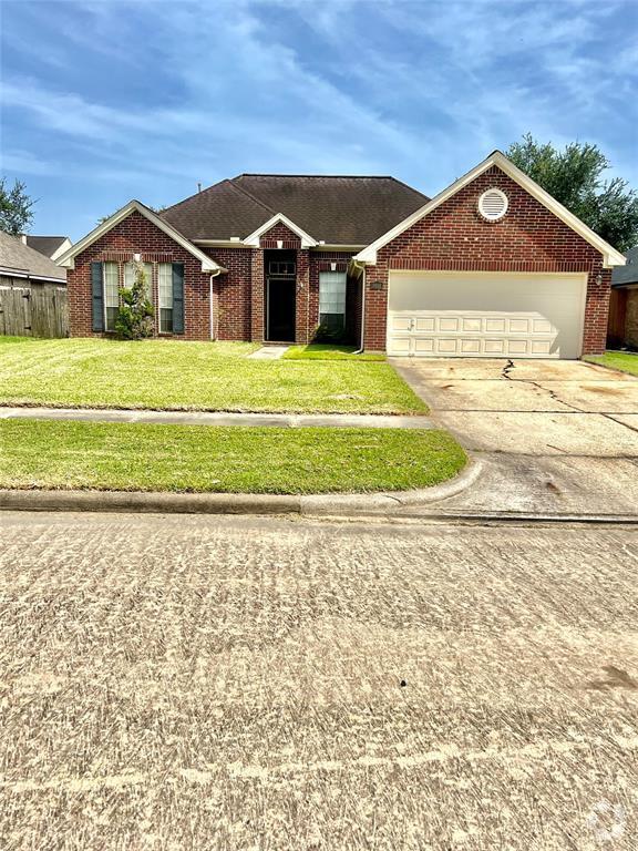 Building Photo - 2017 Castle Dr