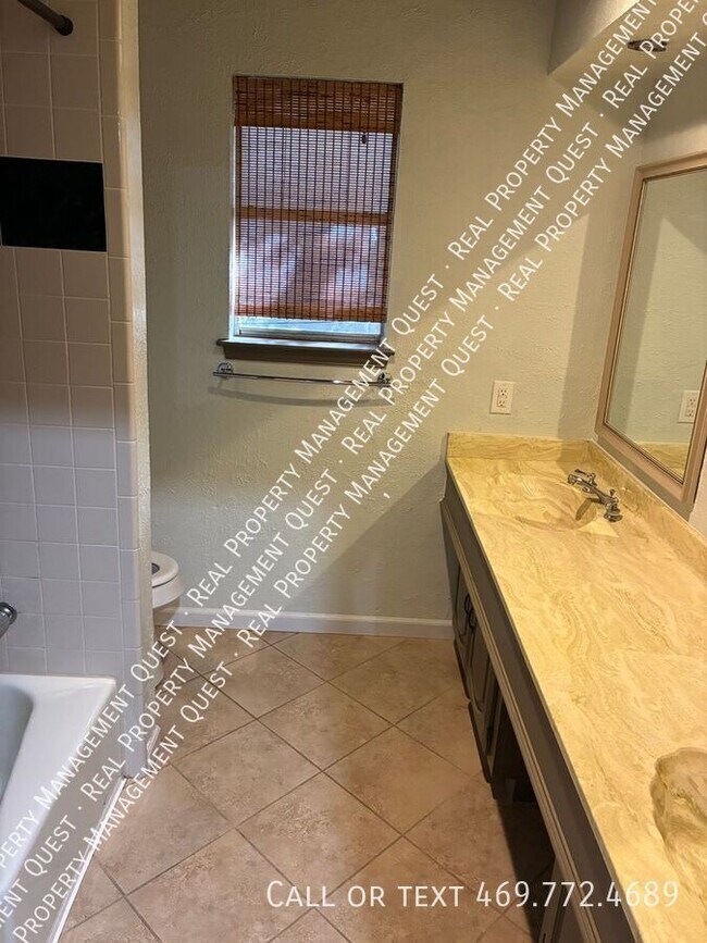 Building Photo - 1122 Jungle Dr