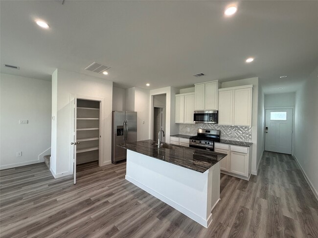 Foto del edificio - 10325 Sylvan Wds Trl