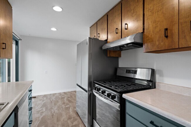 Building Photo - Spacious Five Bedroom Shadle Park Rancher