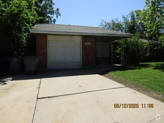 Building Photo - 2709 NW Hilltop Dr
